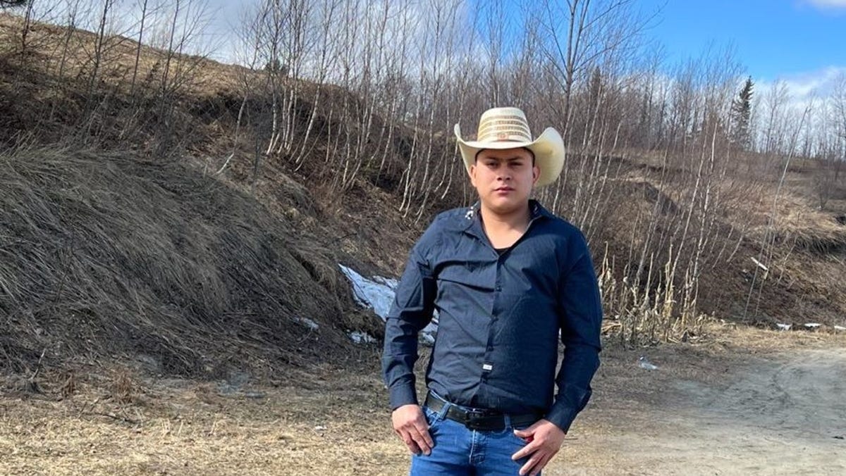 Burlington Free Press writer Dan D’Ambrosio wins regional award for immigration story Burlington Free Press writer Dan D’Ambrosio wins regional award for immigration story