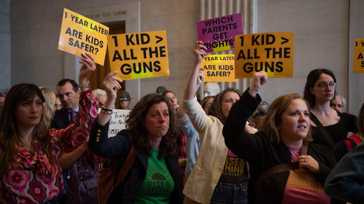Tennessee Senate passes bill allowing teachers to carry guns amid vocal protests
