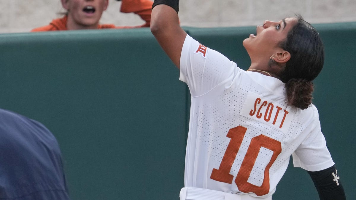 Texas softball shows it can handle newfound pressure in win over Texas State