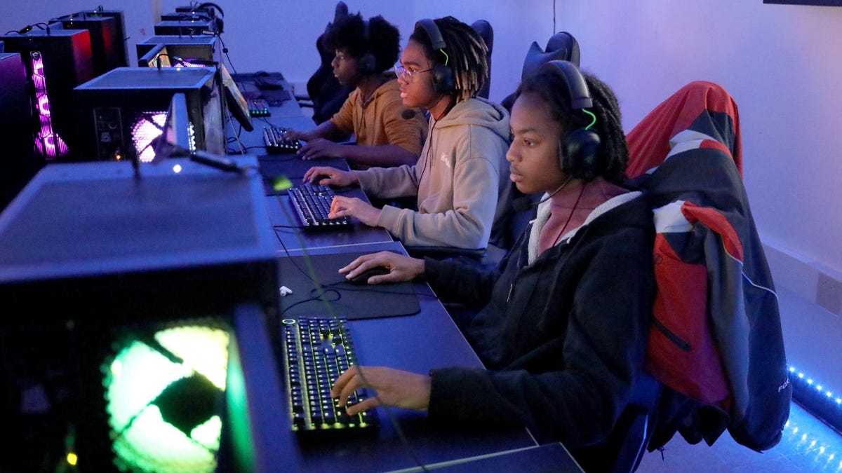 STEAM Academy E-Sports at Mount Vernon promotes communication and collaboration