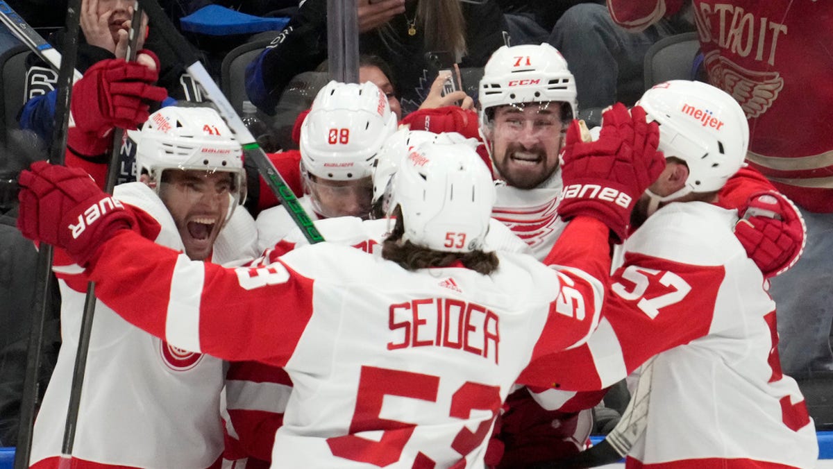 Larkin scores in OT, Wings stay in playoff chase with 5-4 victory