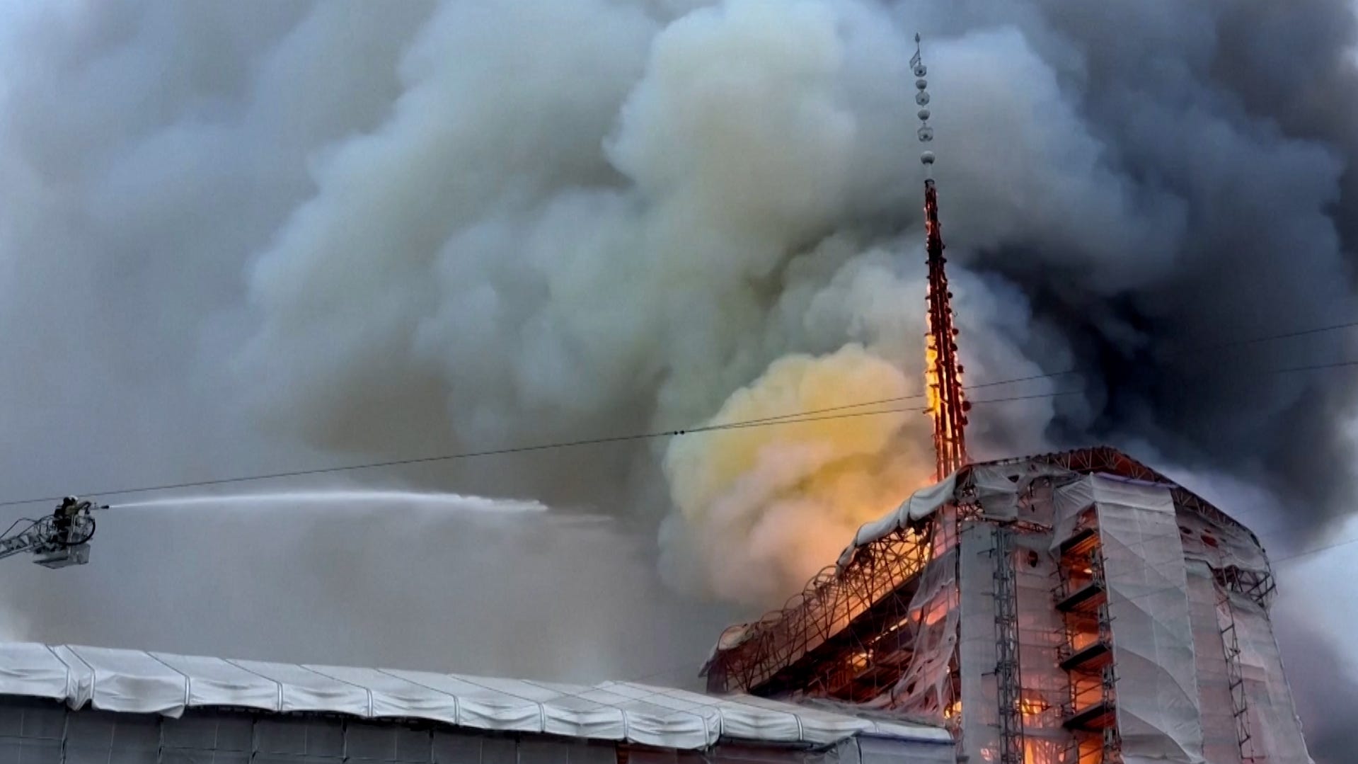 Copenhagen blaze engulfs, collapses historic spire