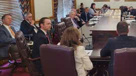 Two Arkansas crypto mining bills advance as lawmakers debate fixes