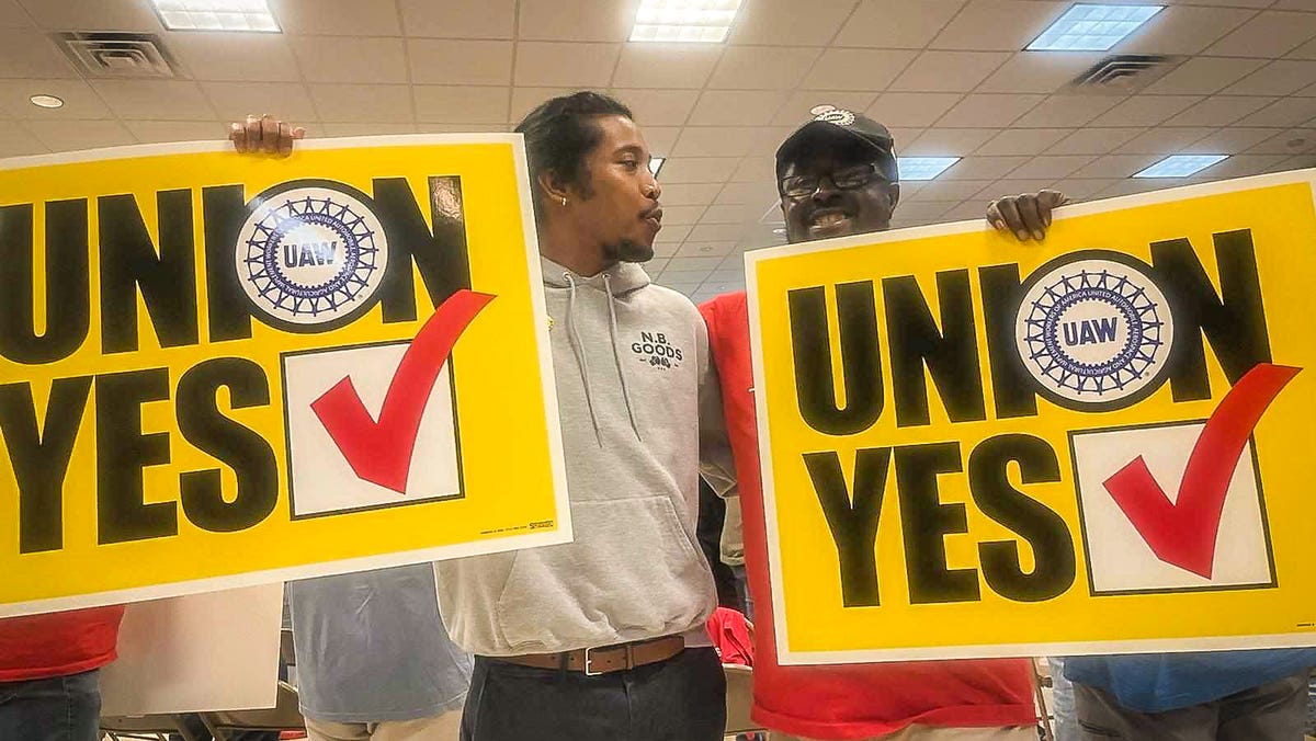 Arbeiter in Tennessee stimmen für den Beitritt zur UAW Arbeiter in Tennessee stimmen für den Beitritt zur UAW