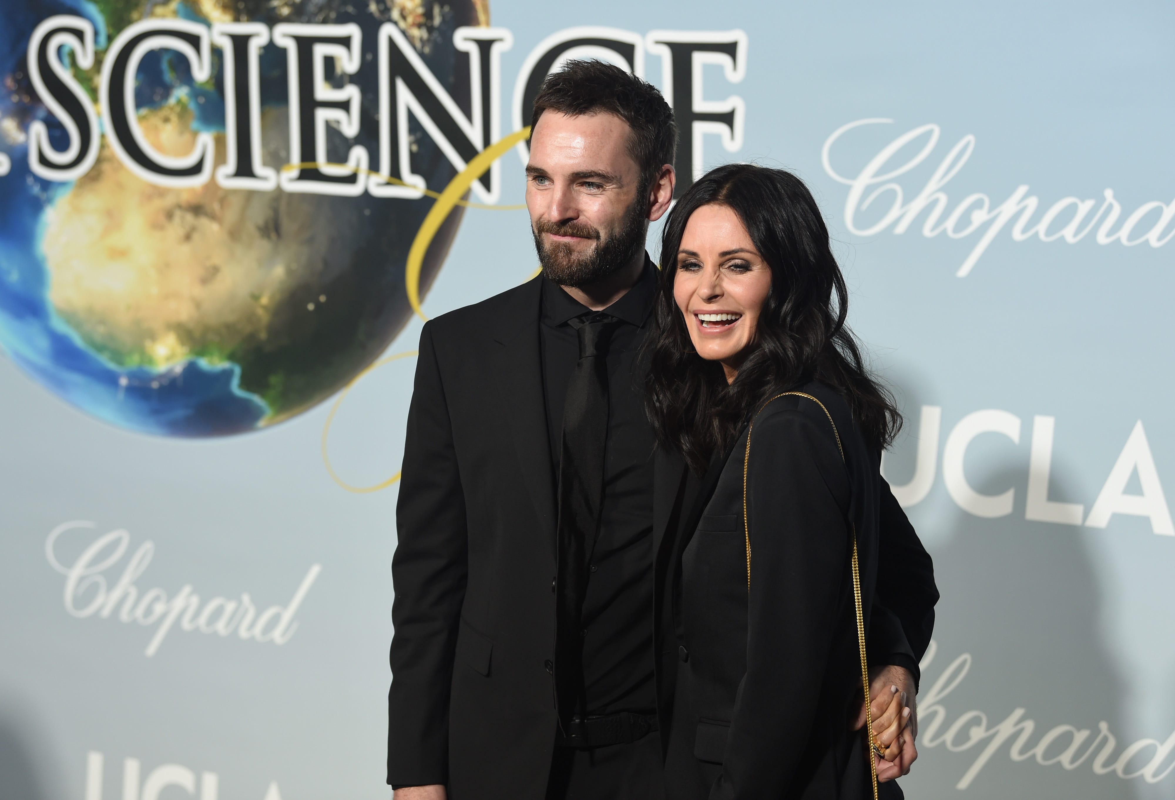 Johnny McDaid and Courteney Cox attend the 2019 Hollywood For Science Gala at Private Residence on February 21, 2019 in Los Angeles, California.