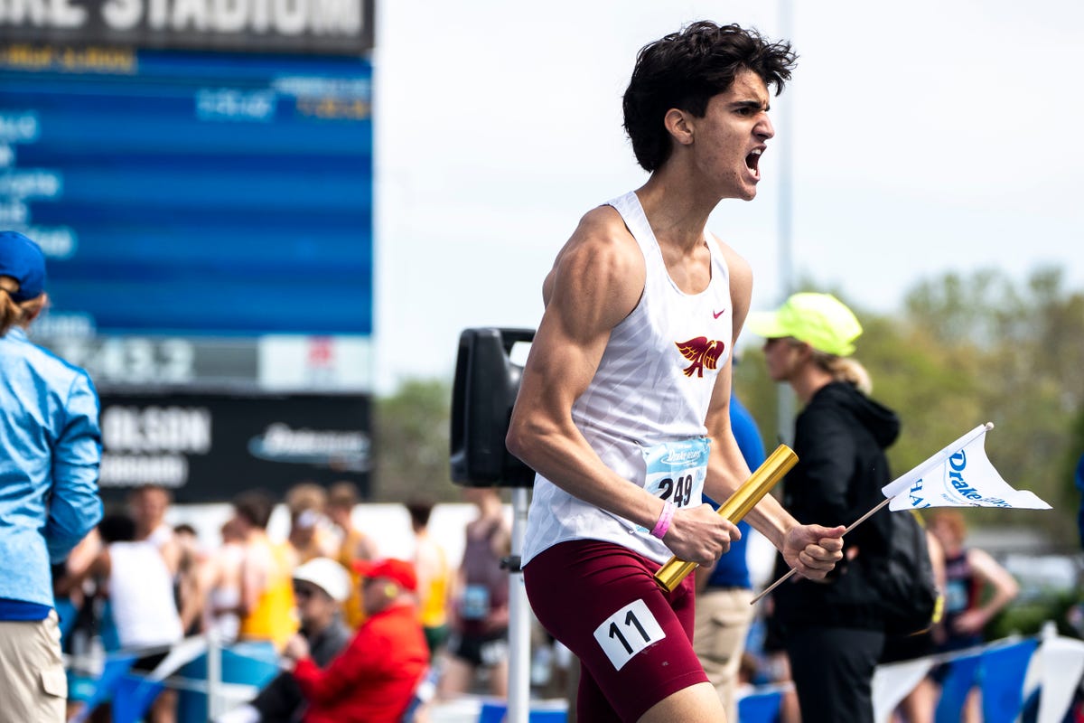 Hawks’ first-place finish in 4×800 pushes Ankeny boys track to team title at Drake Relays