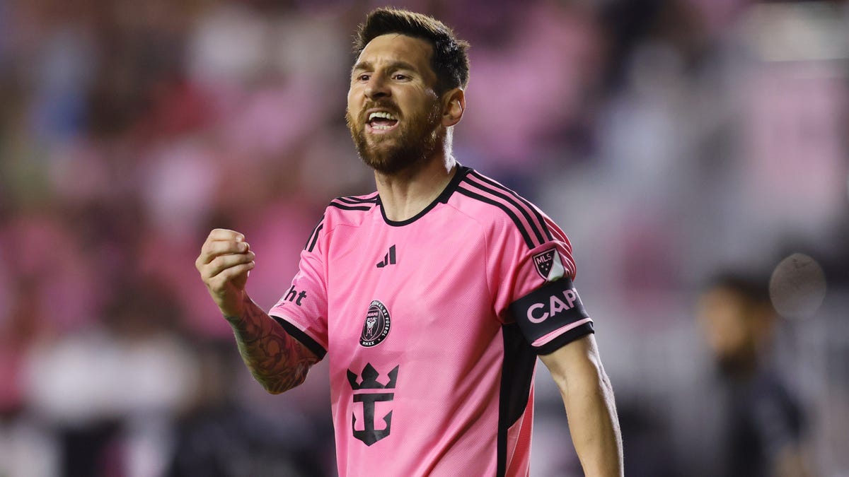 Messi has two goals in 4-1 win, highlights