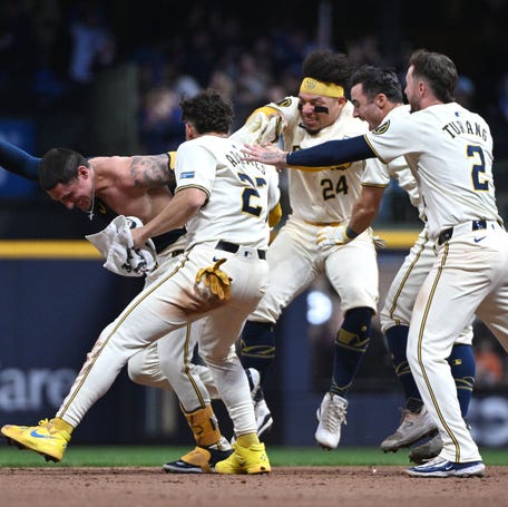 Brewers players celebrate their walk-off win in the 11th inning against the Yankees.