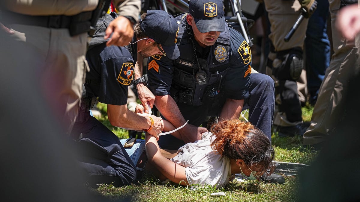 ACLU Texas, students send letters to UT in response to disciplinary notices for protesters ACLU Texas, students send letters to UT in response to disciplinary notices for protesters