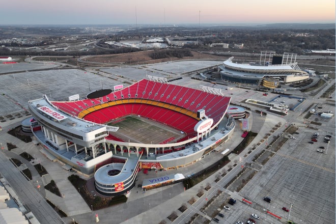Can Kansas lure the Kansas City Chiefs to leave Missouri? Lawmakers didn't vote on it.