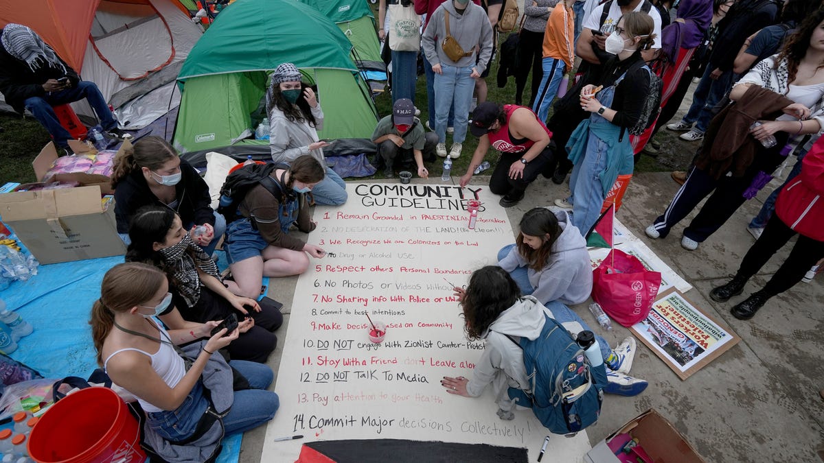 As encampments sprout on Wisconsin campuses, here’s what to know about student protest rights
