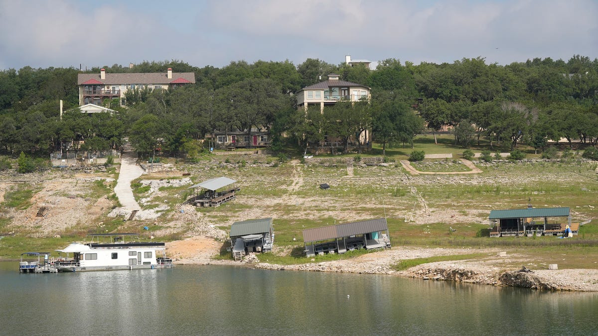 Austin boat renters facing issues ahead of Memorial Day due to diminished lake levels