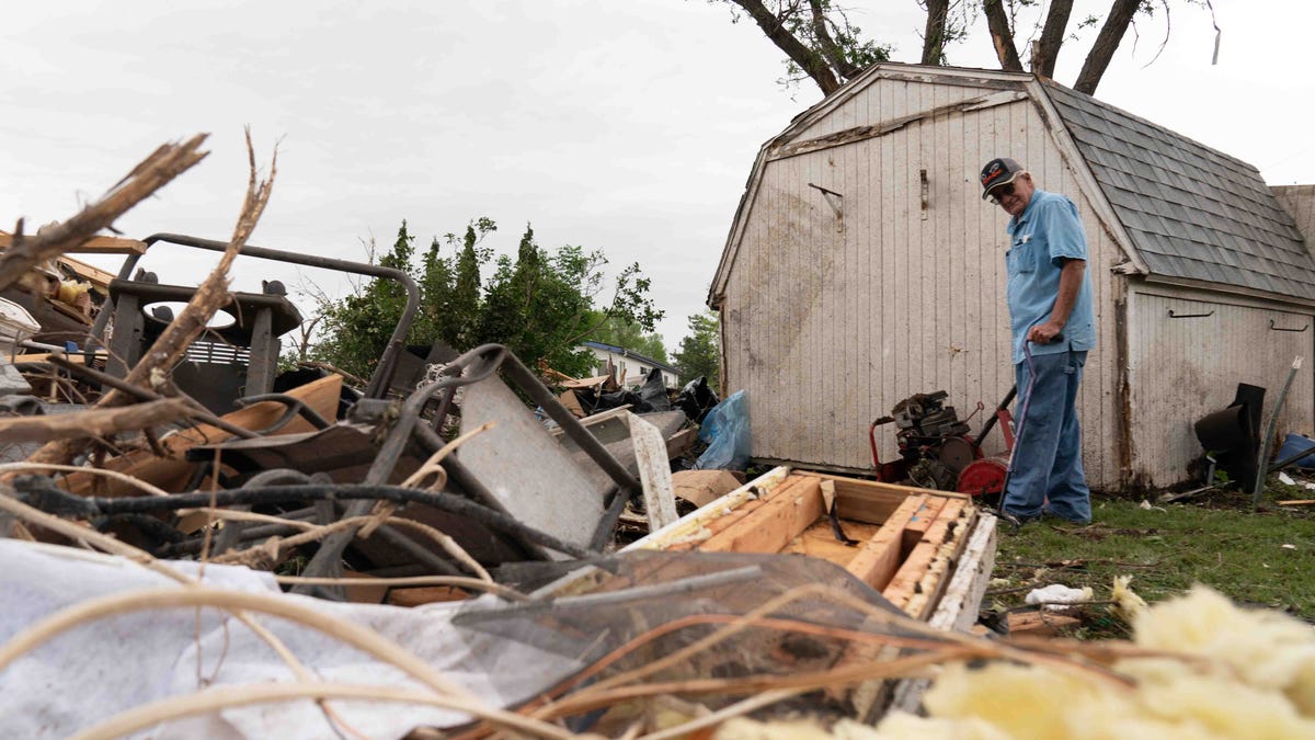‘It looked like an umbilical cord.’ Residents clean up after deadly Kansas tornado
