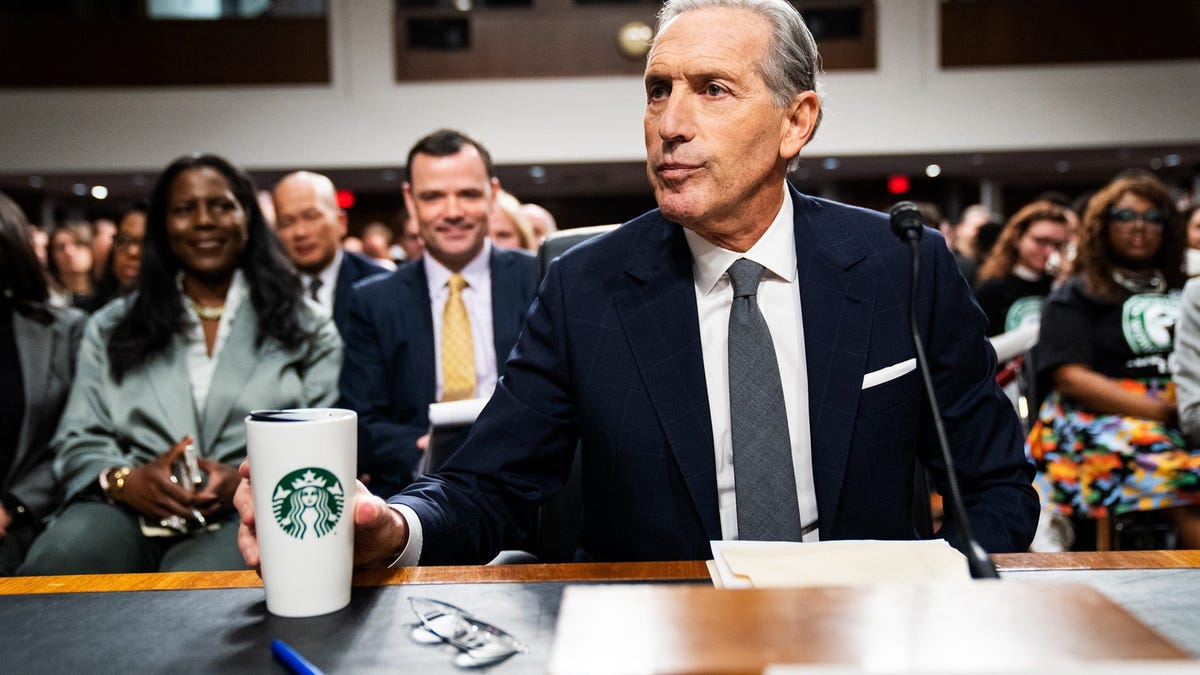 Starbucks musi zmodernizować swoje sklepy, aby zwiększyć sprzedaż: Howard Schultz