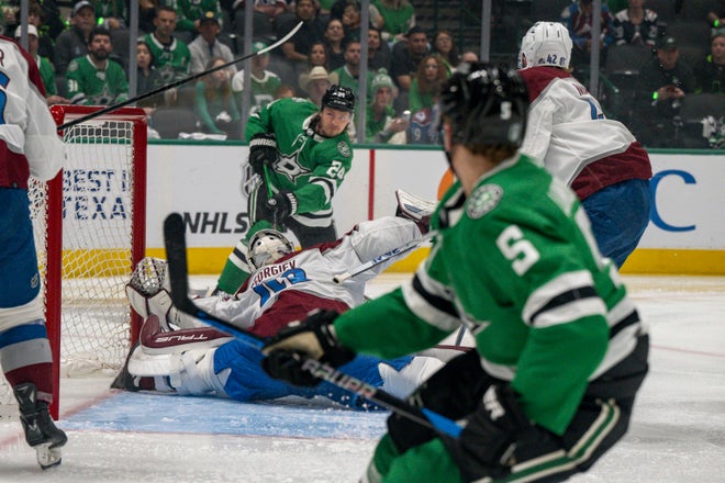 Stars avoid complete collapse this time, win Game 2 to even series with Avalanche
