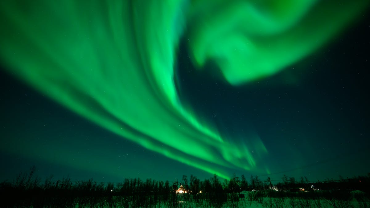 See rare phenomenon of northern lights around Florida, United States See rare phenomenon of northern lights around Florida, United States