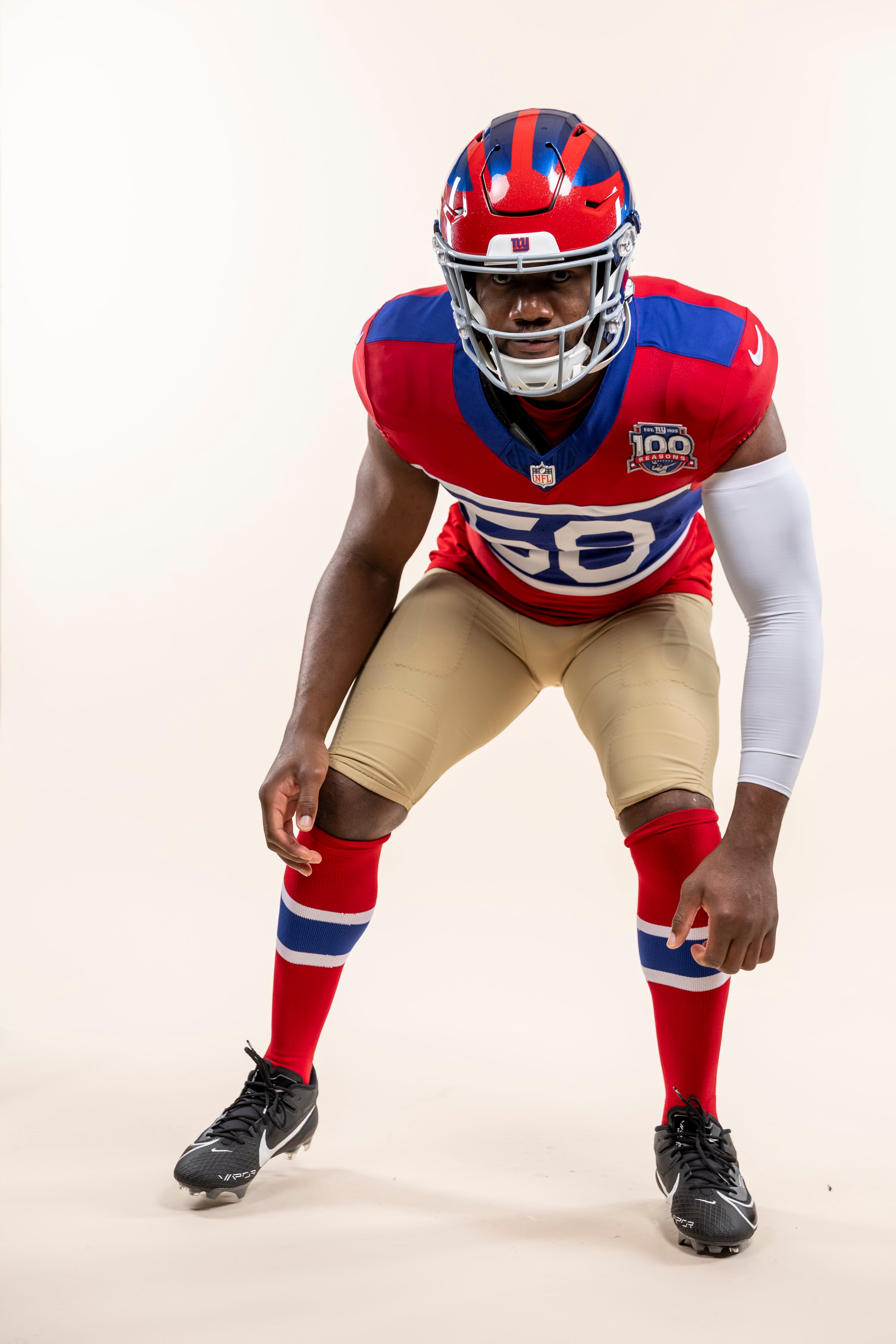 ビッグブルーはセンチュリーレッドのユニフォームで100周年を迎える