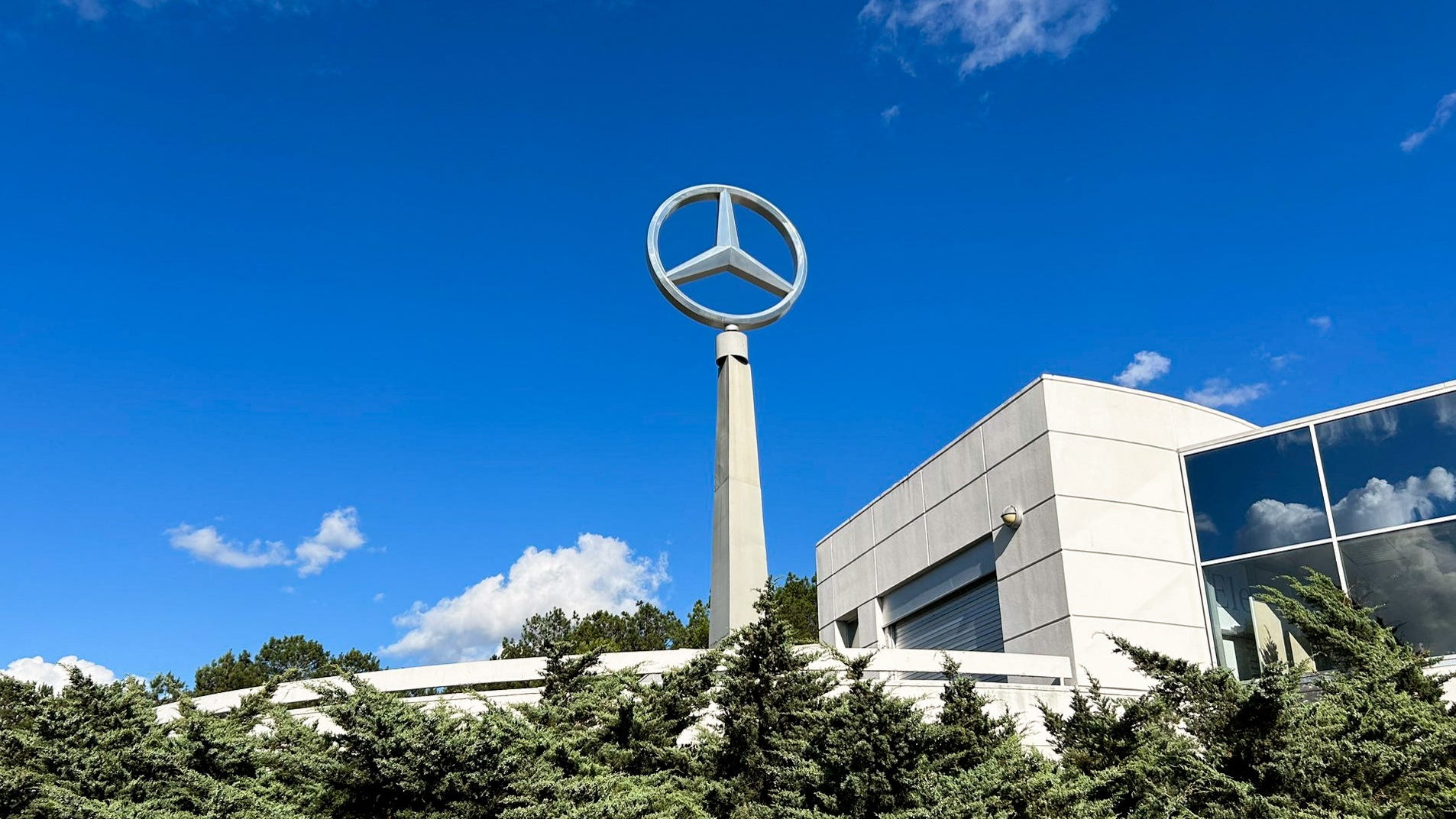 Tuscaloosa Mercedes-Benz workers reject bid to join UAW union