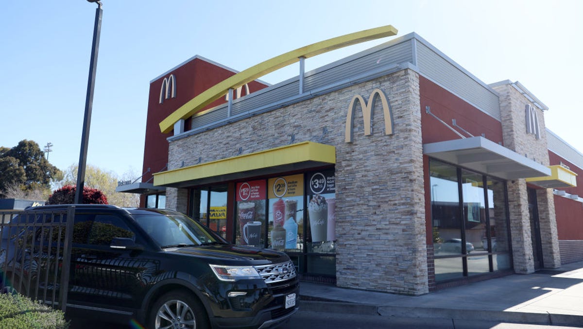 Nastolatek twierdzi, że za korzystanie z aplikacji grozi mu kara w wysokości 580 dolarów w restauracji McDonald’s
