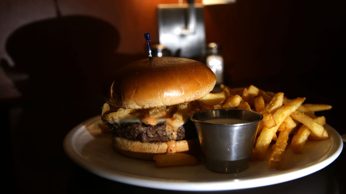 Discover the 6 best burger restaurants in Iowa City, from gourmet to classic delights