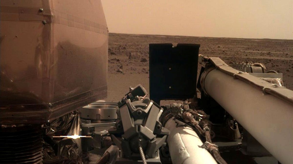 画像は、火星で死んだロボットが今もNASAのために有益な仕事をしていることを示している
