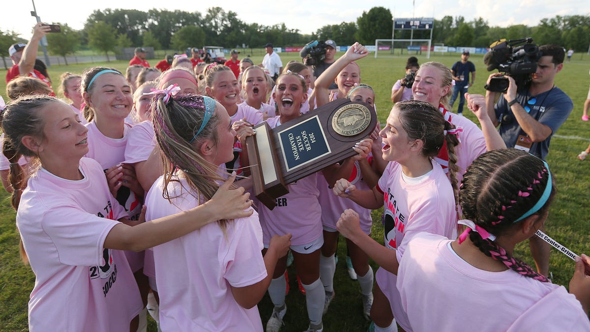 Dallas Center-Grimes completes three-peat, tops North Polk to win Iowa girls soccer state title