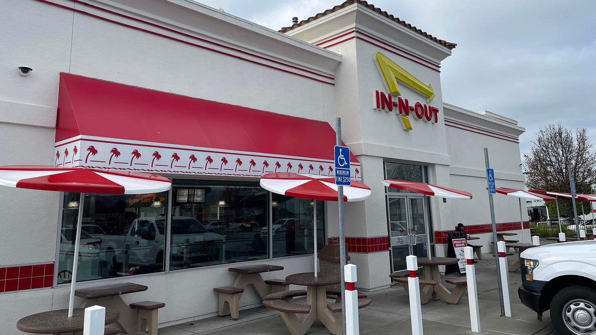 In-N-Out Burger confirms price hikes in California following minimum wage law In-N-Out Burger confirms price hikes in California following minimum wage law