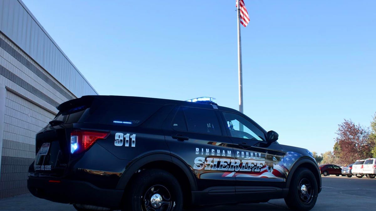 Sheriff’s deputy accused of texting and driving in crash that killed 80-year-old: Reports Sheriff’s deputy accused of texting and driving in crash that killed 80-year-old: Reports