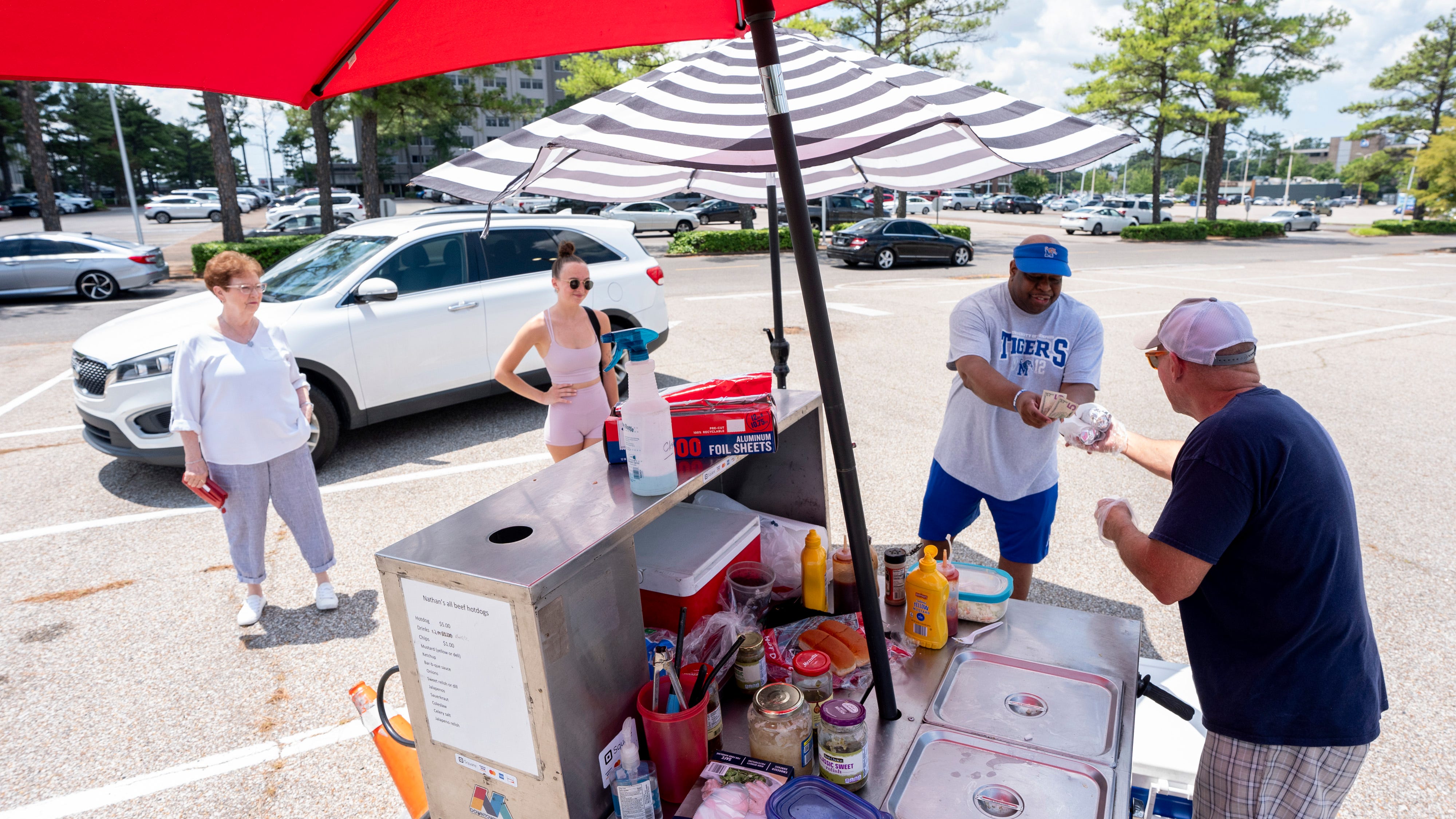 74607214007-240730-hot-dog-man