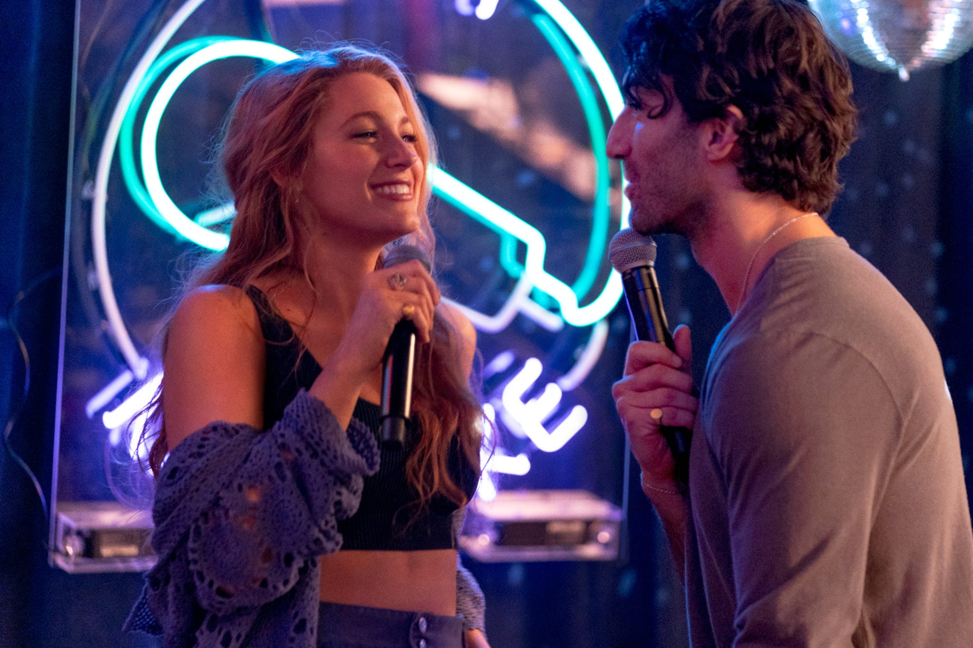 Lily (Blake Lively, left) and Ryle (Justin Baldoni) do karaoke on their informal first date.
