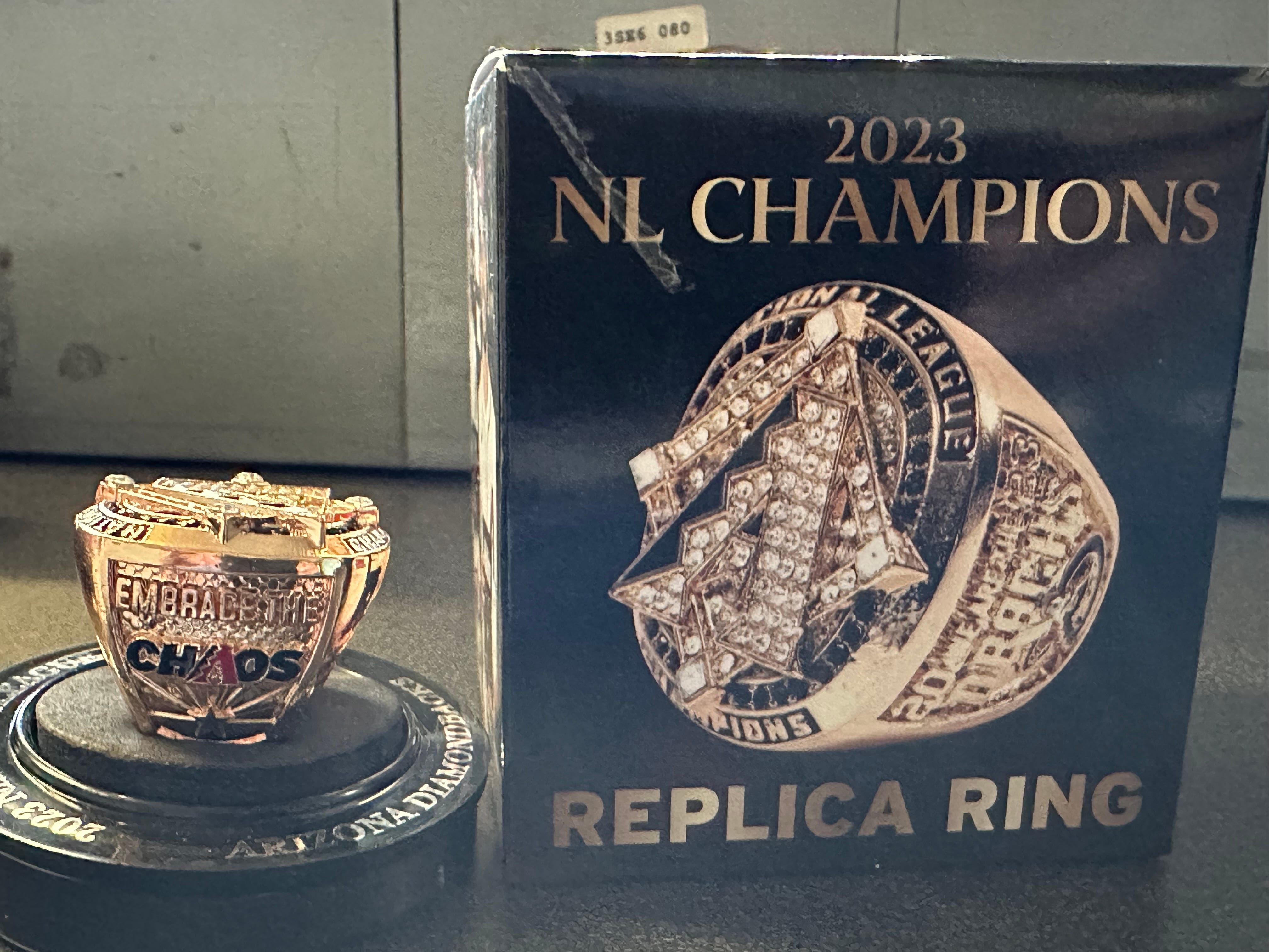 Diamondbacks fans pick up replica NL Championship rings at Chase Field