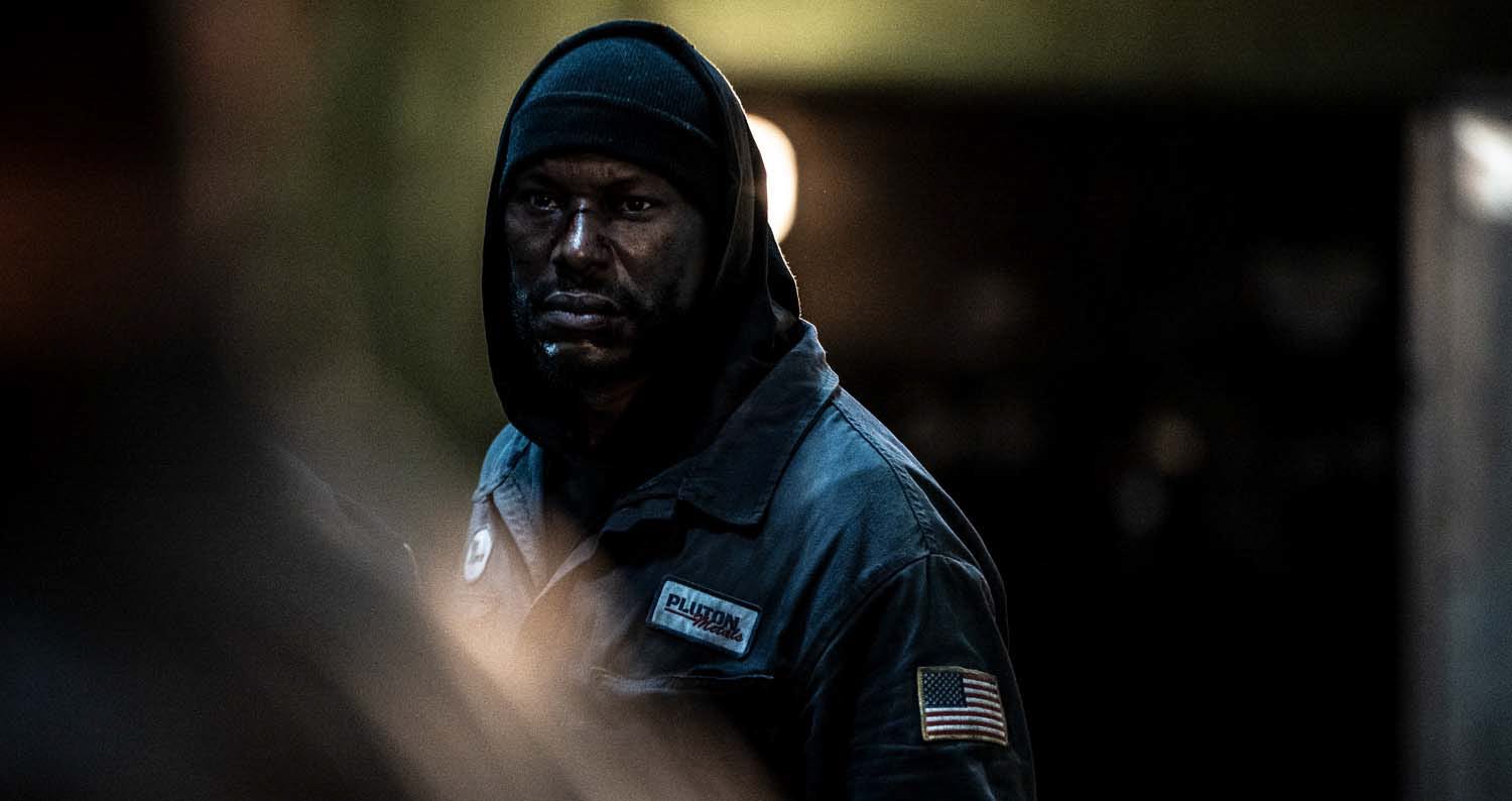 In "1992," Tyrese Gibson plays Mercer, a shopkeeper who finds himself in the middle of a heist while trying to save his son.