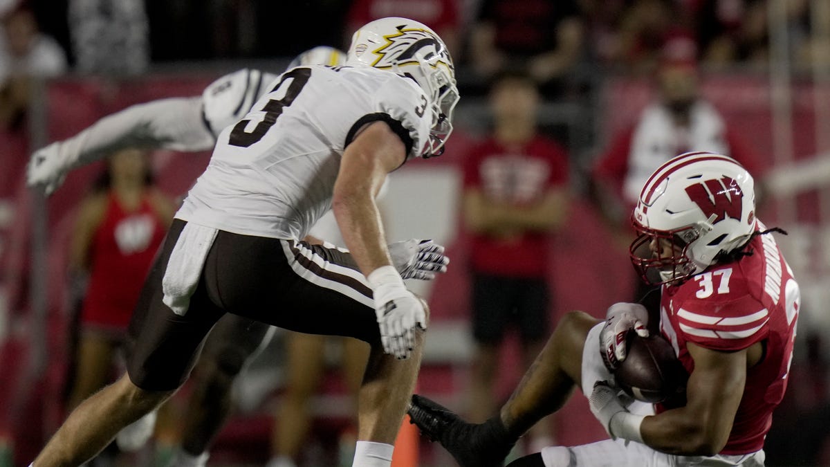 What channel is Wisconsin football vs South Dakota on Saturday? Time, TV schedule for Week 2 game What channel is Wisconsin football vs South Dakota on Saturday? Time, TV schedule for Week 2 game