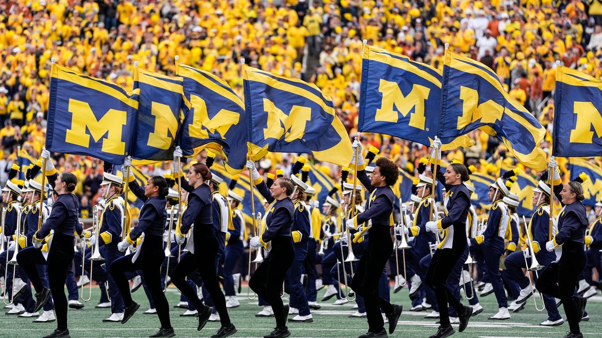 Michigan football honors James Earl Jones before game against Arkansas State Michigan football honors James Earl Jones before game against Arkansas State