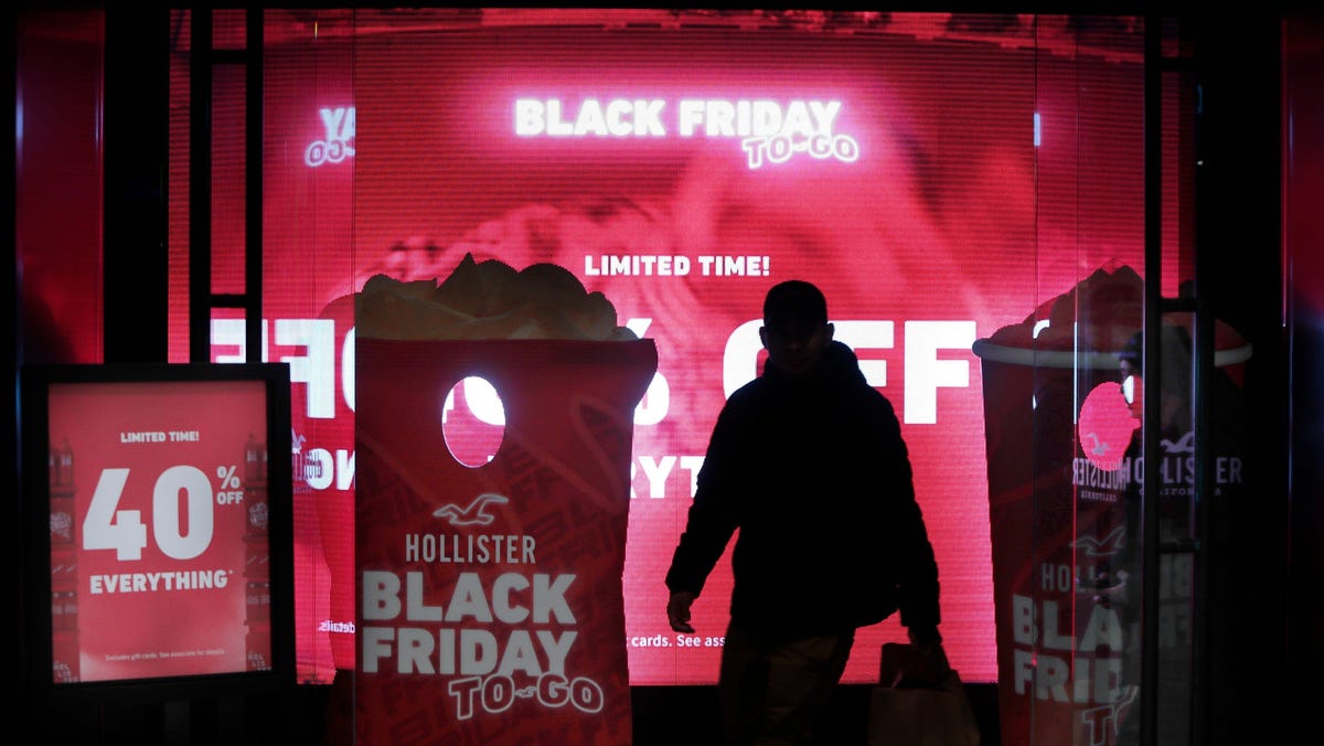 Consumers are expected to spend more this holiday season Consumers are expected to spend more this holiday season