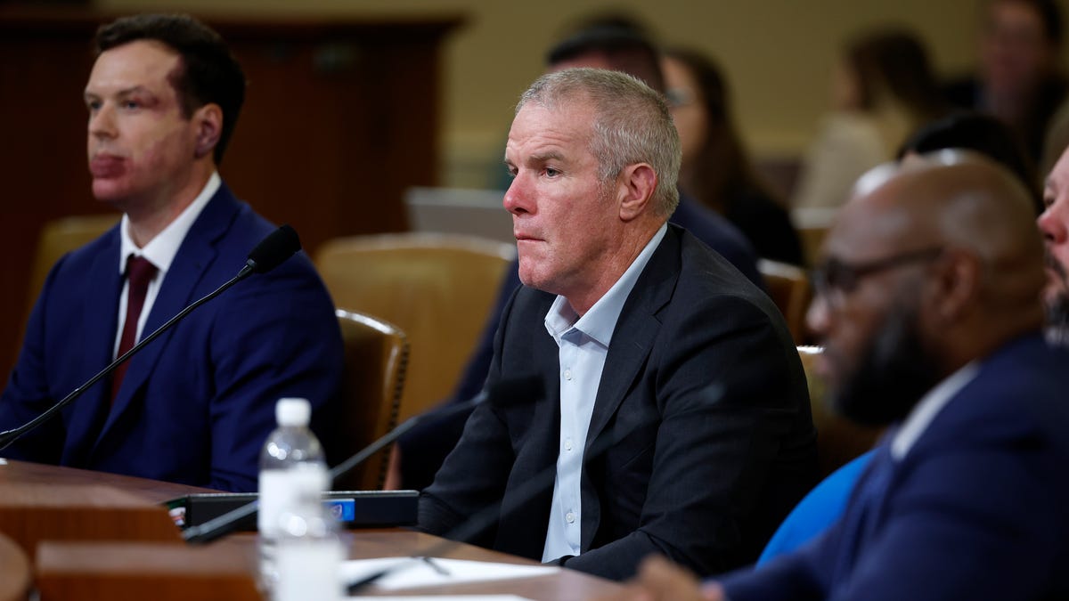 Brett Favre attempts to add Mississippi Auditor’s book to defamation lawsuit Brett Favre attempts to add Mississippi Auditor’s book to defamation lawsuit