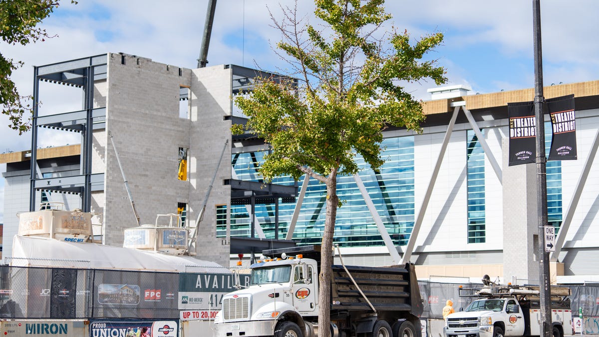 Nine-story hotel planned for former Bradley Center site in downtown Milwaukee Nine-story hotel planned for former Bradley Center site in downtown Milwaukee