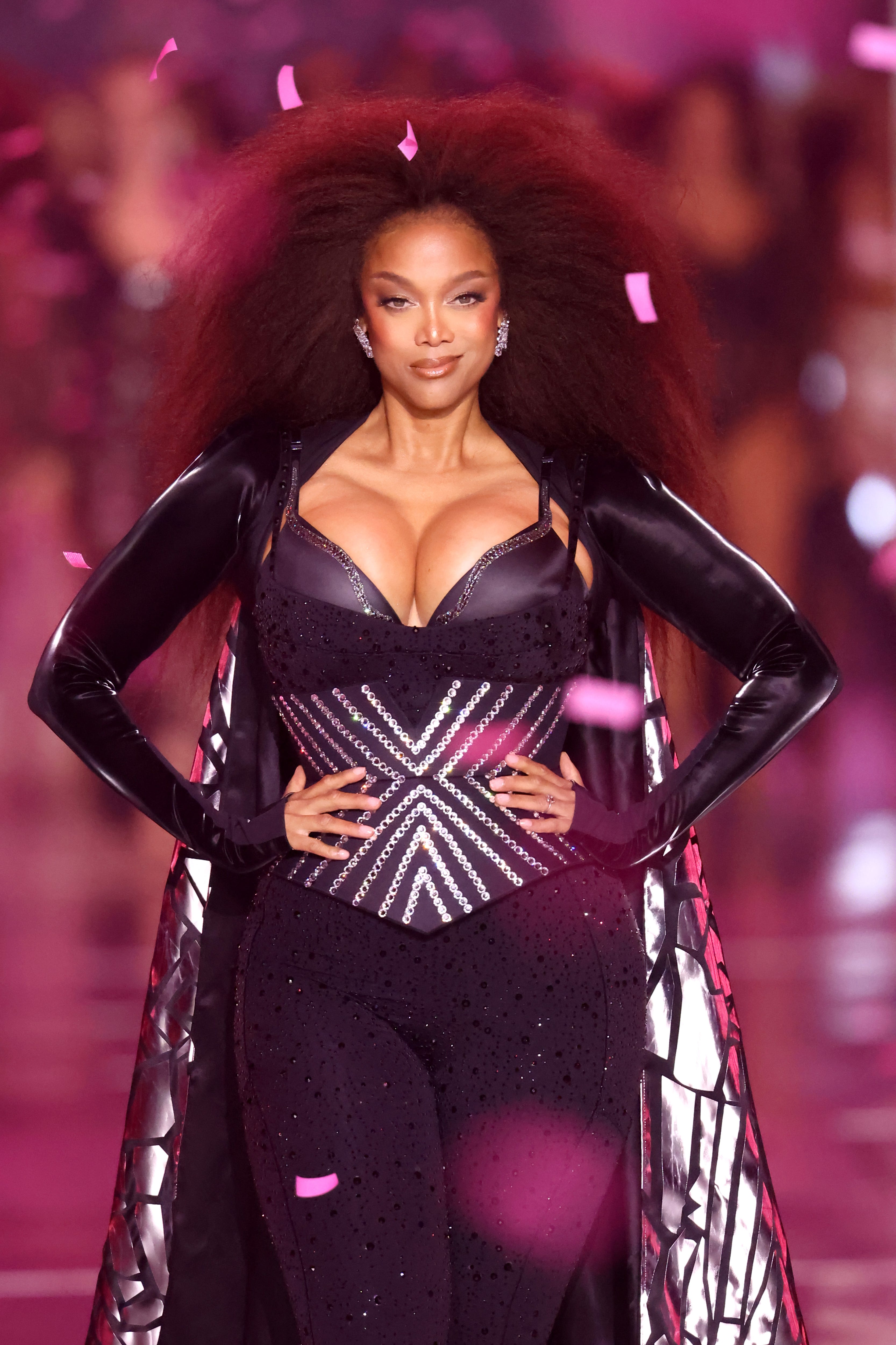 NEW YORK, NEW YORK - OCTOBER 15: Tyra Banks walks the runway for the Victoria's Secret Fashion Show 2024 on October 15, 2024 in New York City. (Photo by Mike Coppola/Getty Images for Victoria's Secret) ORG XMIT: 776190822 ORIG FILE ID: 2178622003