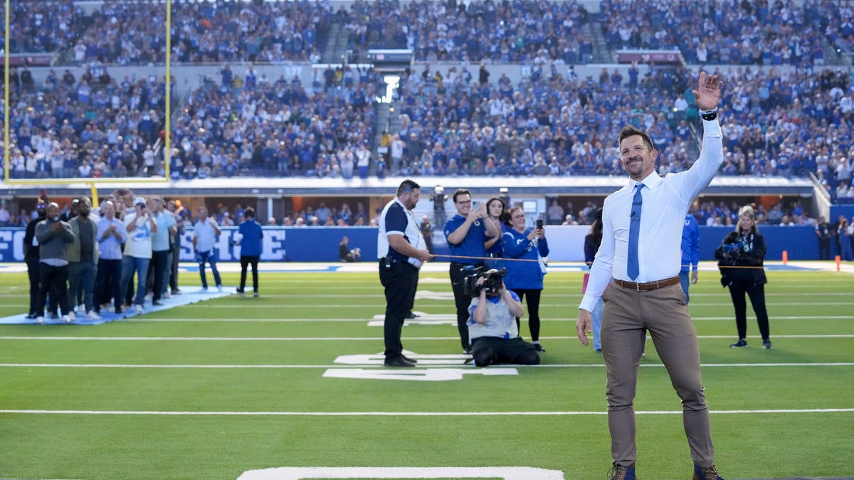 Colts tight end Dallas Clark is inducted into Ring of Honor with all-star cast Colts tight end Dallas Clark is inducted into Ring of Honor with all-star cast