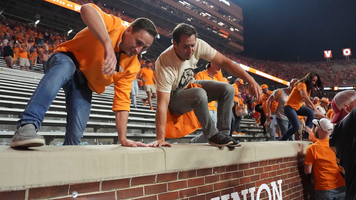 Alabama football social media trolls Butch Jones, Tennessee: ‘Brick by brick’ Alabama football social media trolls Butch Jones, Tennessee: ‘Brick by brick’