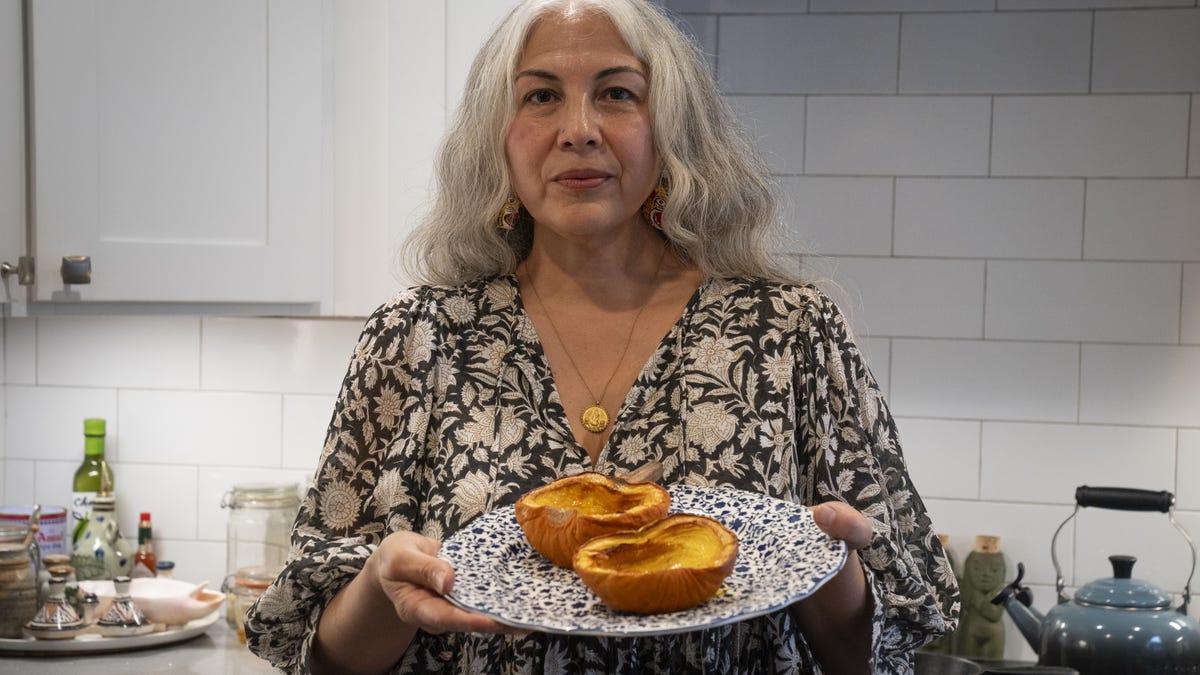 How Phoenix curanderas connect to the earth to heal their community How Phoenix curanderas connect to the earth to heal their community