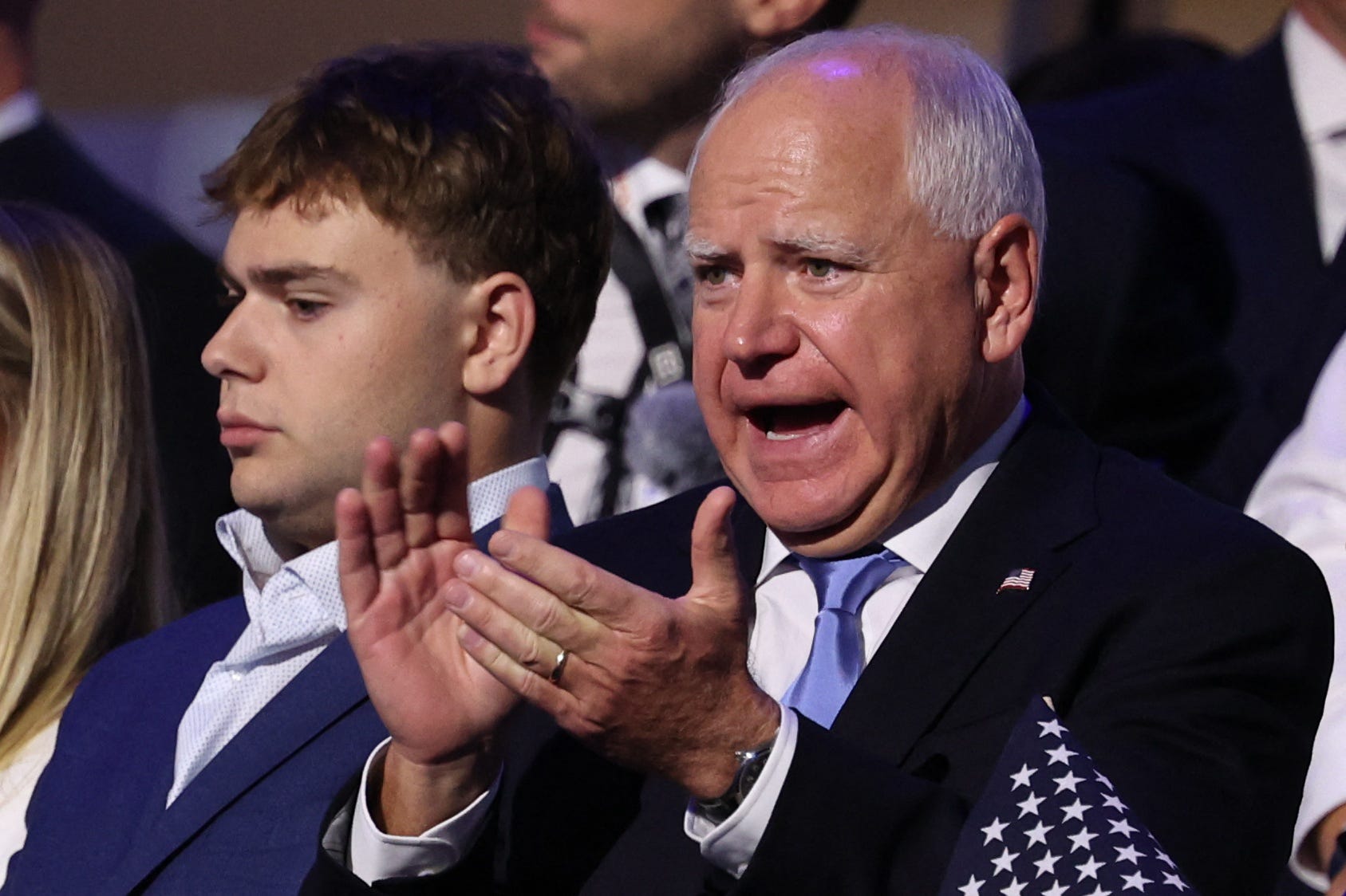 U.S. Democratic vice presidential nominee Minnesota Governor Tim Walz applauds next to his son Gus on Day 4 of the Democratic National Convention (DNC) at the United Center in Chicago, Illinois, U.S., August 22, 2024. REUTERS/Mike Blake