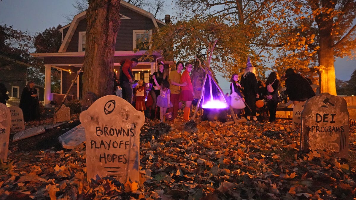 What’s Up With That? Why isn’t trick or treating always on Halloween? What’s Up With That? Why isn’t trick or treating always on Halloween?