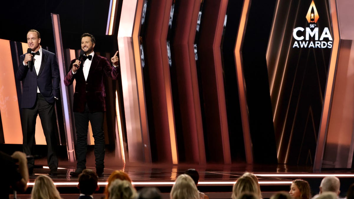 When are the 2024 CMA Awards? Date, start time, nominees, hosts ...