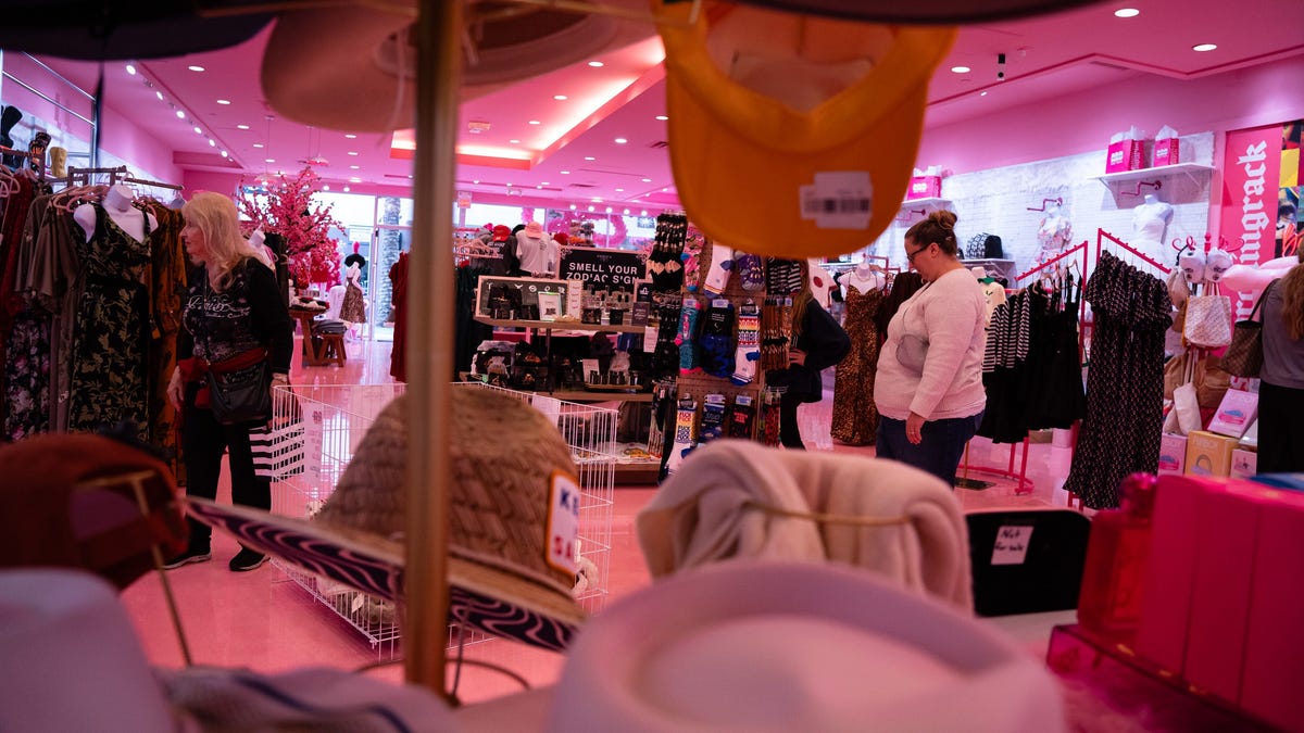 Black Friday, Cyber Monday shoppers exceed expectations both in stores and online Black Friday, Cyber Monday shoppers exceed expectations both in stores and online