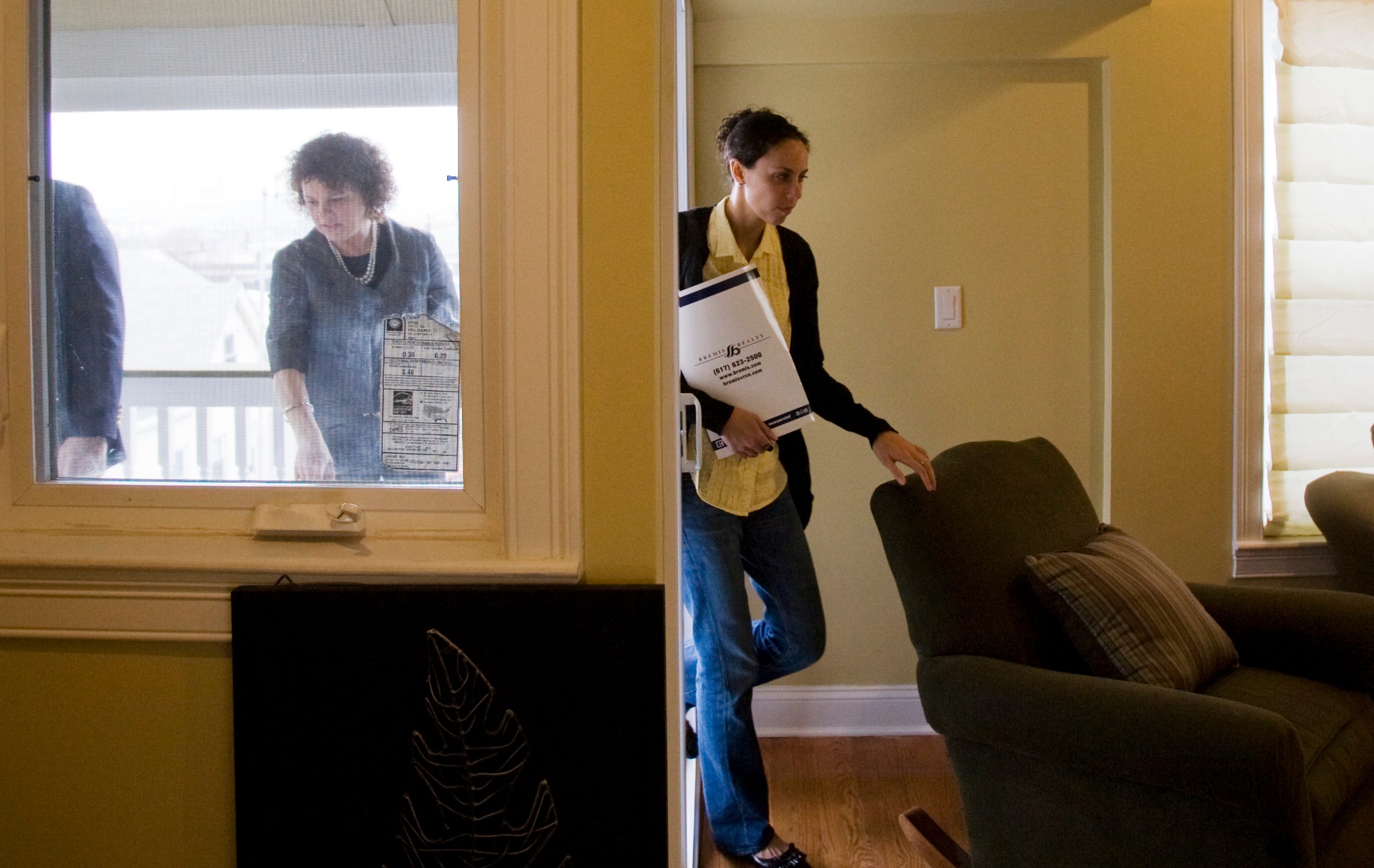 A prospective home buyer visits a condominium for sale with her real estate agent REUTERS/Brian Snyder (UNITED STATES)