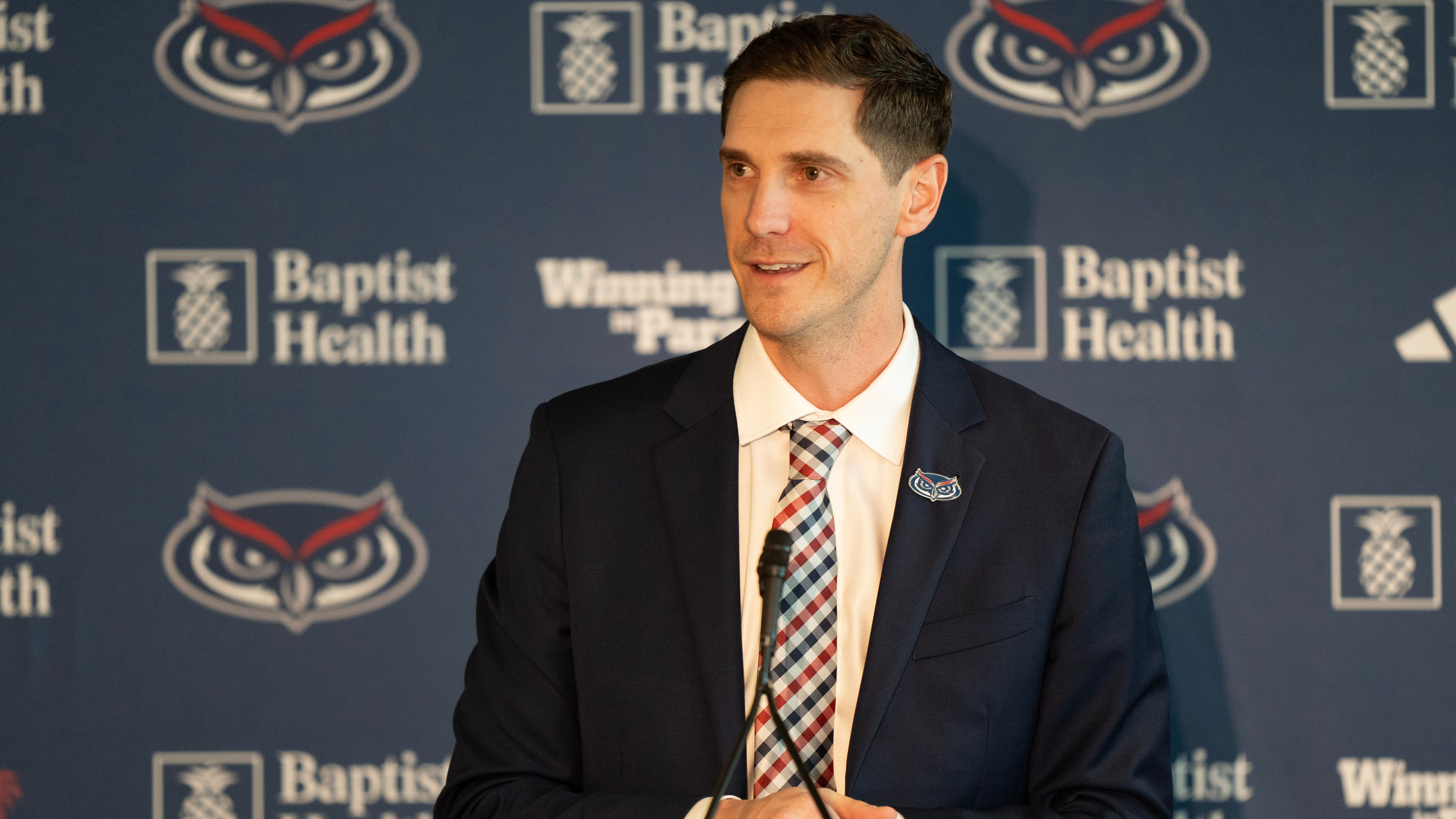 Travis Hunter Jr. Accepts Heisman Trophy