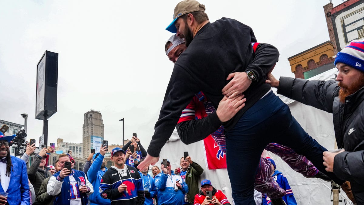 Bills Mafia invades Detroit ahead of potential Super Bowl preview Bills Mafia invades Detroit ahead of potential Super Bowl preview
