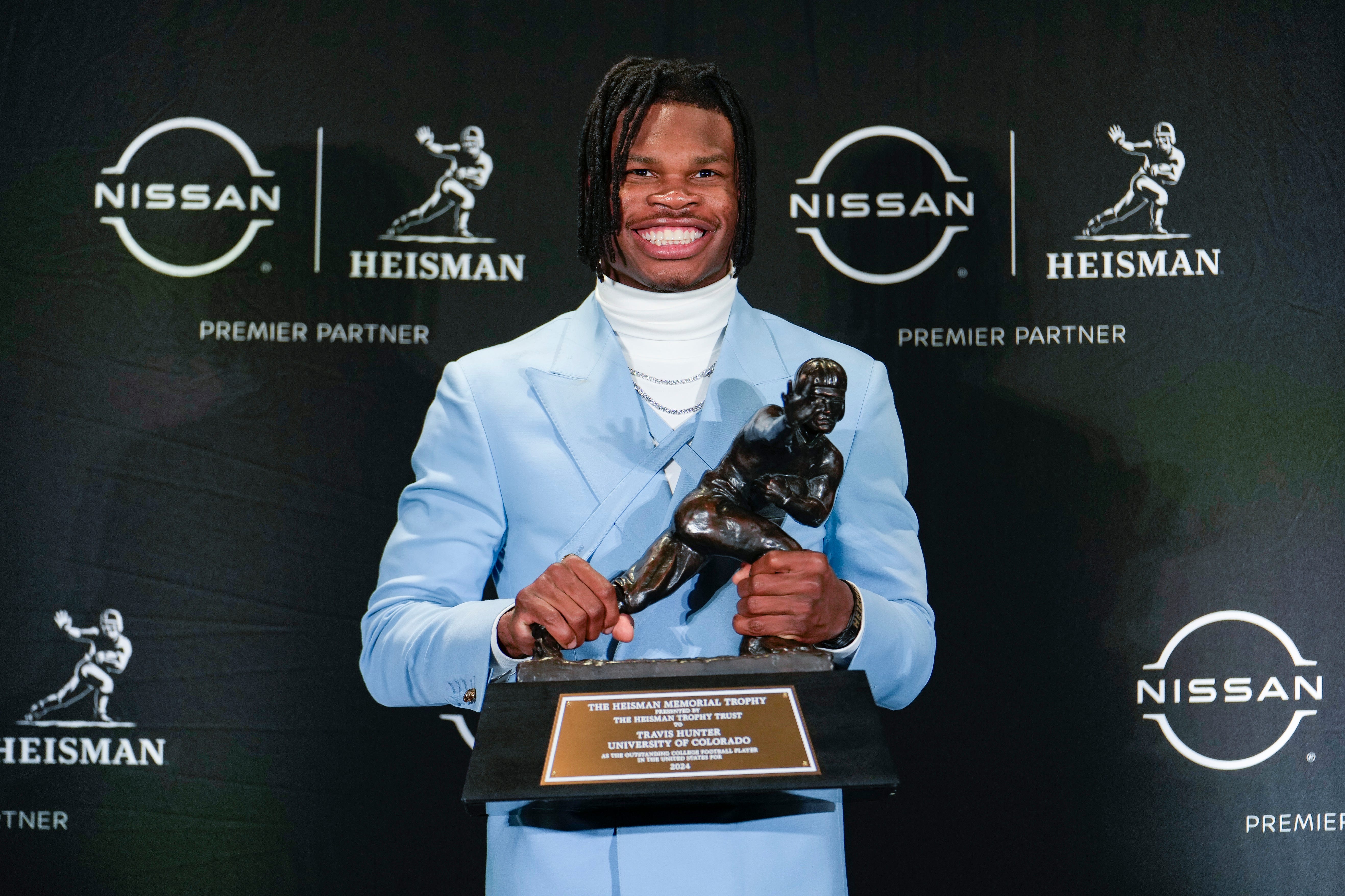 Colorado Buffaloes wide receiver/cornerback Travis Hunter poses for a photo after winning the Heisman Trophy.