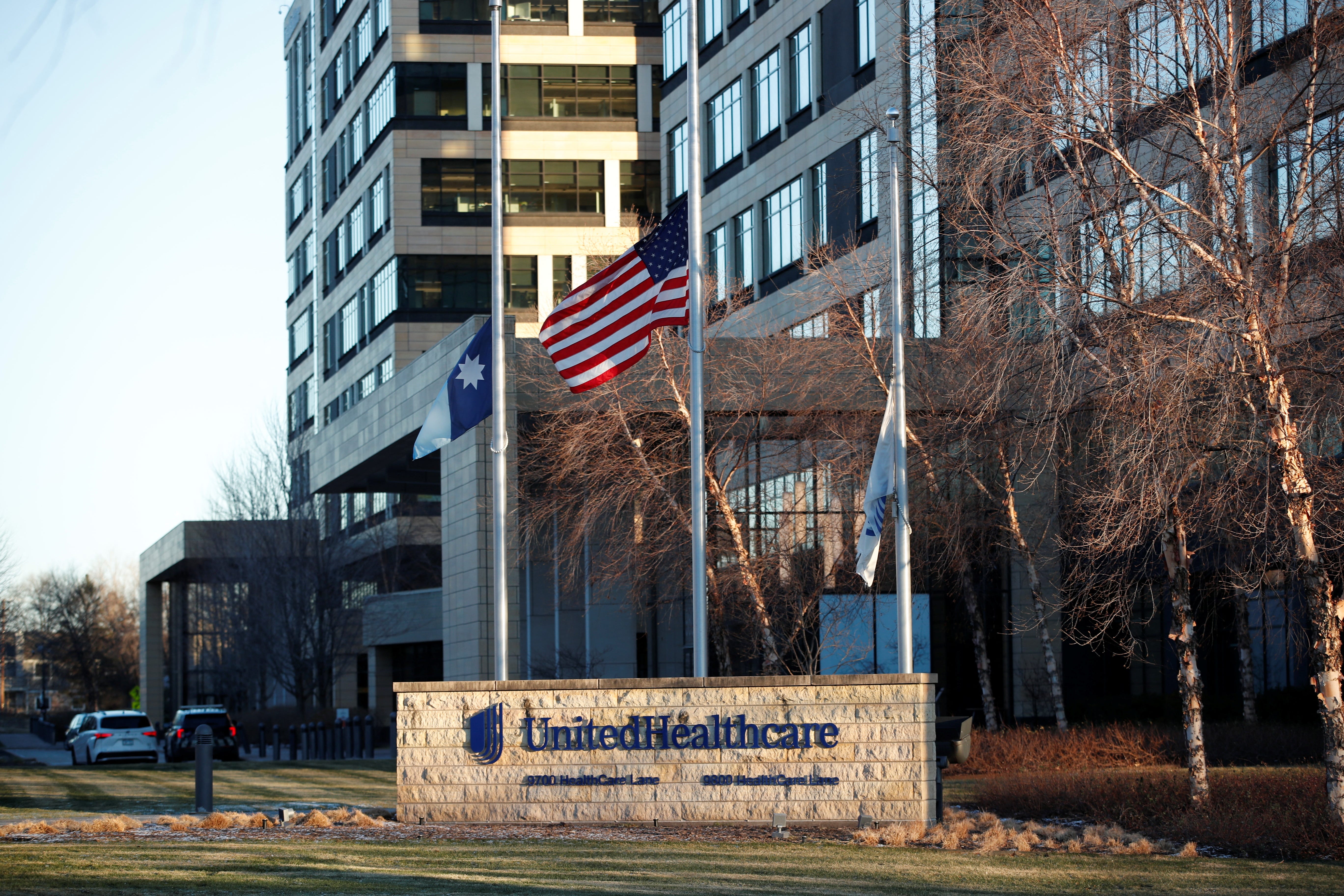 Flags fly at half-staff outside of the office of UnitedHealthcare, the day after the CEO of UnitedHealthcare, Brian Thompson was shot dead, in Minnetonka, Minnesota, U.S., December 5, 2024. REUTERS/Eric Miller